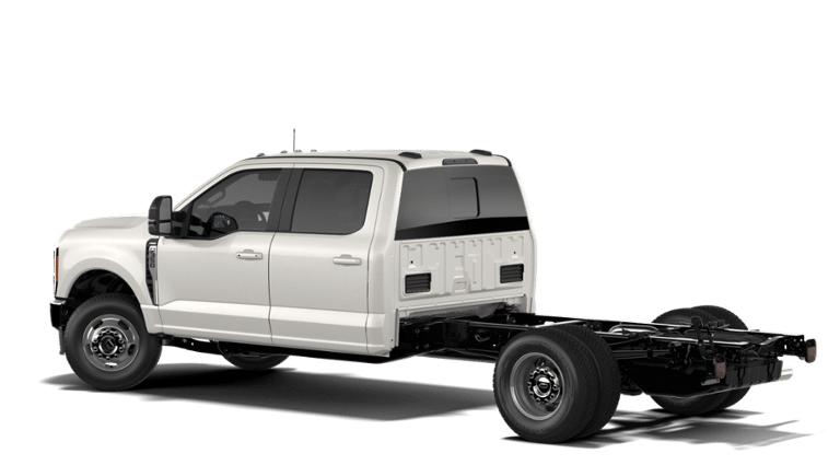 2027 Ford Chassis Cab F-350® LARIAT®