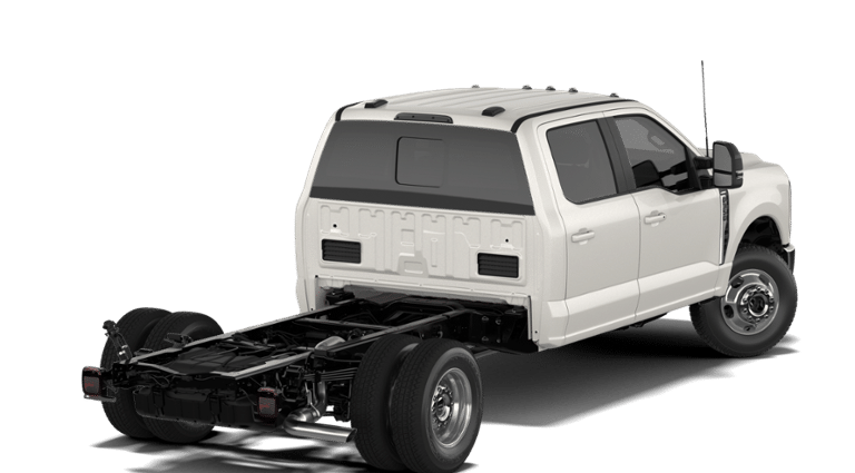 2027 Ford Chassis Cab F-350® LARIAT®