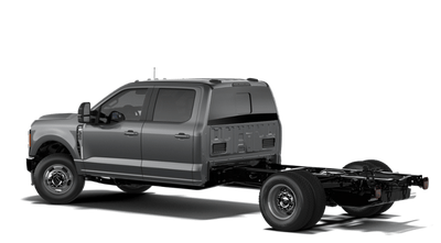 2027 Ford Chassis Cab F-350® LARIAT®