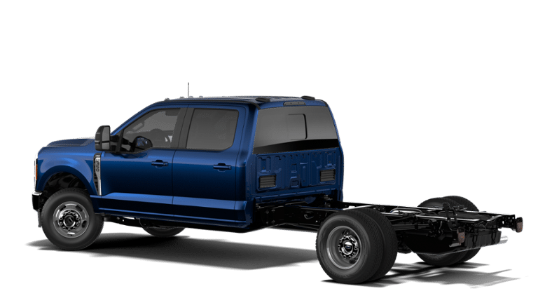 2027 Ford Chassis Cab F-350® LARIAT®
