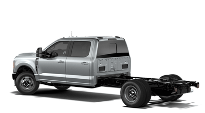 2027 Ford Chassis Cab F-350® LARIAT®