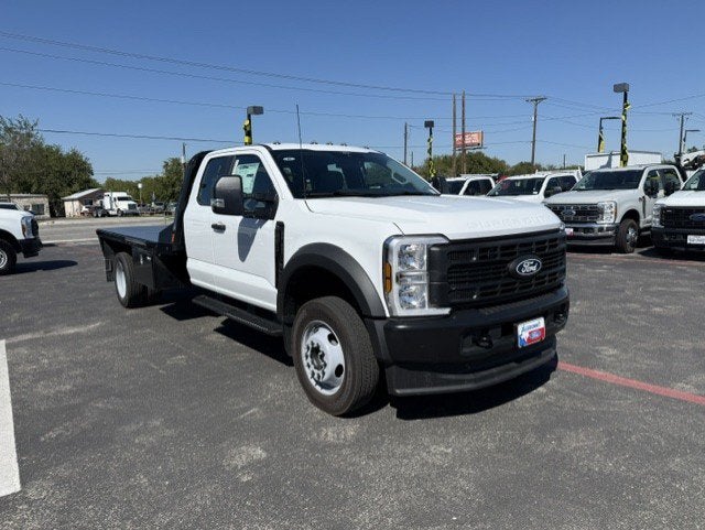 2027 Ford Super Duty F-450 DRW FLATBED XL