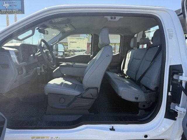 2027 Ford Super Duty F-450 DRW FLATBED XL