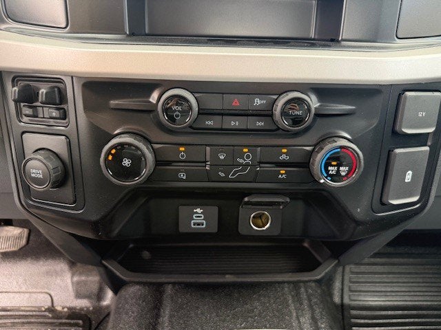 2026 Ford Super Duty F-250 SRW Service Body XL