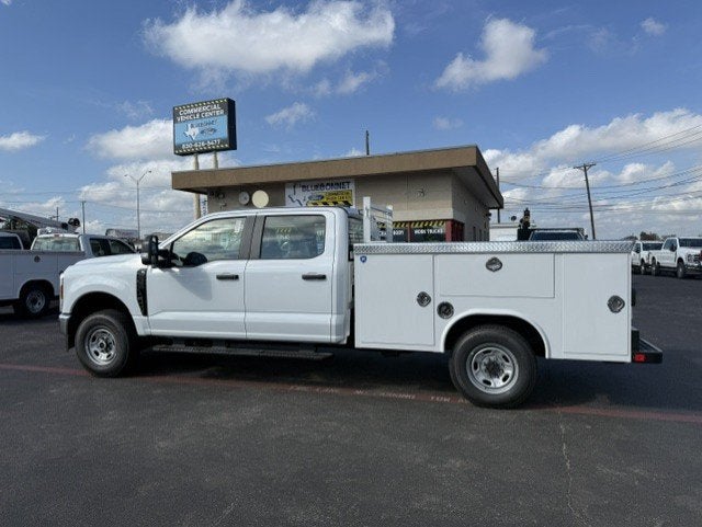 2027 Ford Super Duty F-250 SRW Service Body XL