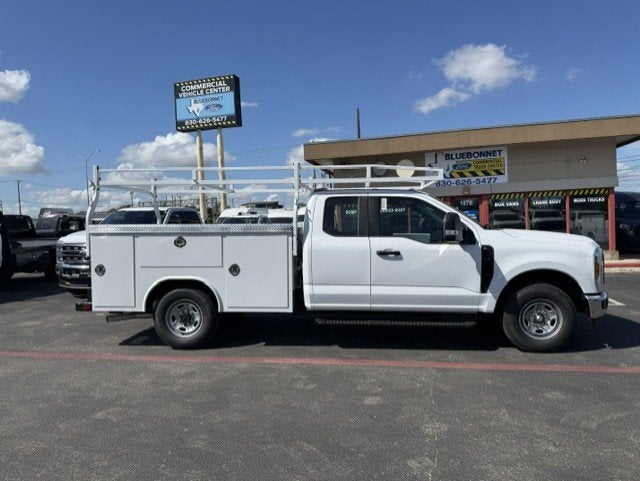 2027 Ford Super Duty F-250 SRW Service Body XL