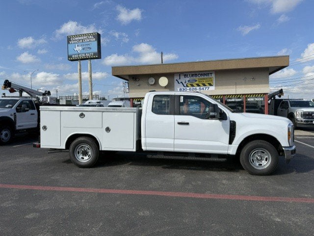 2027 Ford Super Duty F-250 SRW Service Body XL