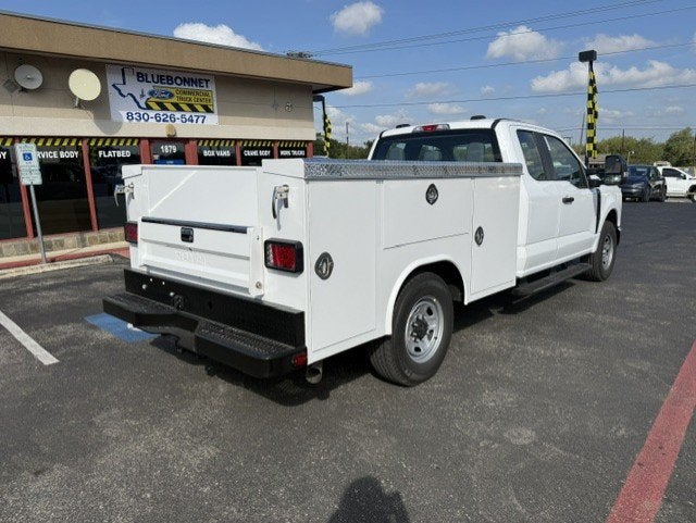 2027 Ford Super Duty F-250 SRW Service Body XL