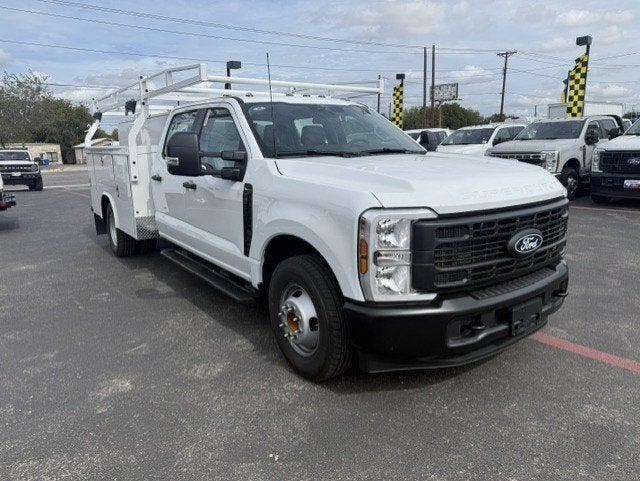 2027 Ford Super Duty F-350 DRW Service Body XL