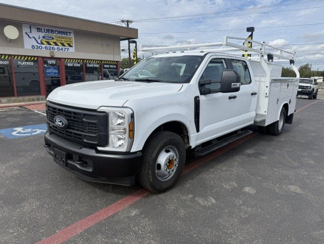 2027 Ford Super Duty F-350 DRW Service Body XL