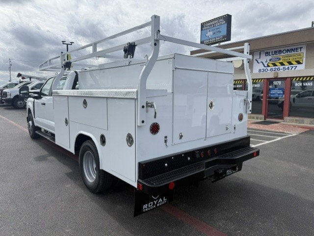 2027 Ford Super Duty F-350 DRW Service Body XL