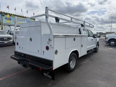 2027 Ford Super Duty F-350 DRW Service Body XL