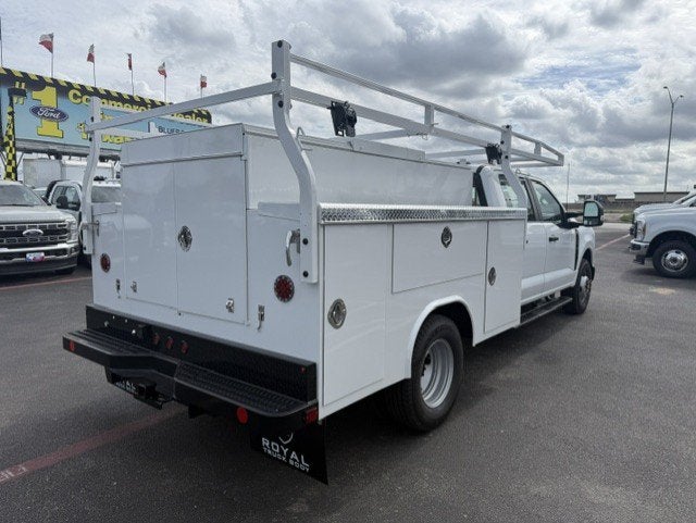 2027 Ford Super Duty F-350 DRW Service Body XL