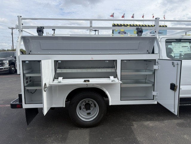 2027 Ford Super Duty F-350 DRW Service Body XL