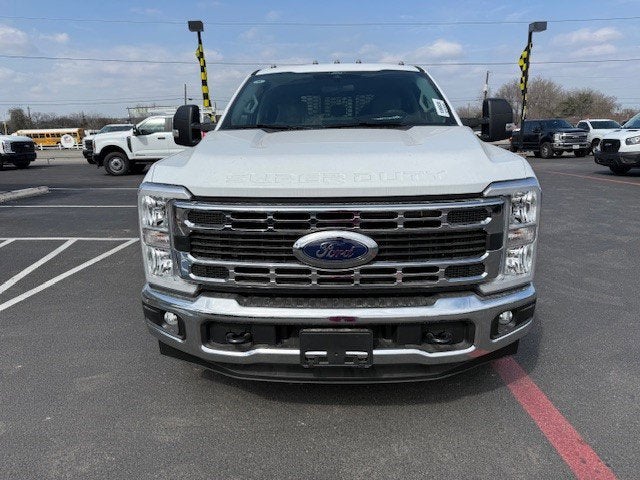 2026 Ford Super Duty F-350 DRW Flatbed XL
