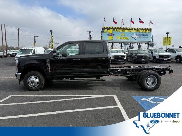 2026 Ford Super Duty F-350 DRW Chassis LARIAT