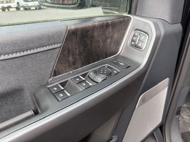 2026 Ford Super Duty F-350 DRW Chassis LARIAT