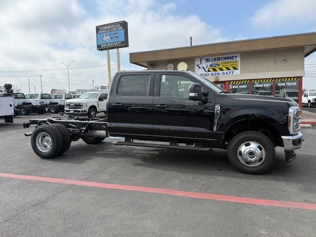 2026 Ford Super Duty F-350 DRW Chassis LARIAT
