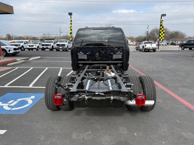 2026 Ford Super Duty F-350 DRW Chassis LARIAT