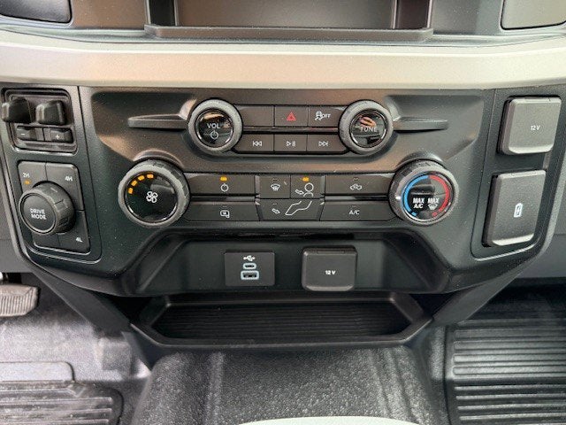 2026 Ford Super Duty F-350 DRW Flatbed XL