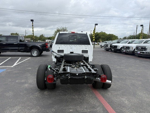 2027 Ford Super Duty F-350 DRW Chassis LARIAT