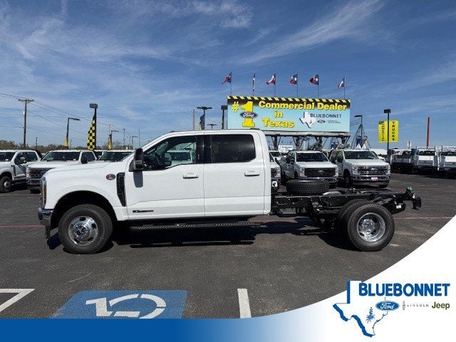 2026 Ford Super Duty F-350 DRW Chassis LARIAT