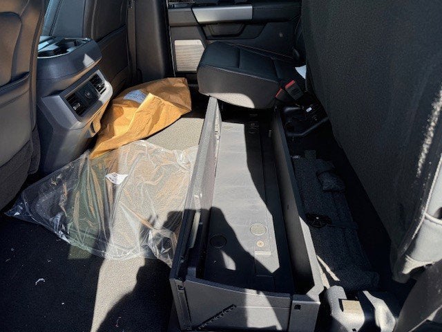 2026 Ford Super Duty F-350 DRW Chassis LARIAT