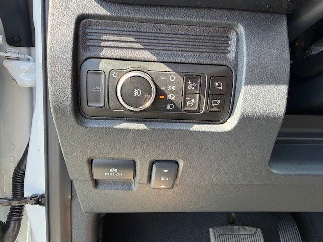 2026 Ford Super Duty F-350 DRW Chassis LARIAT