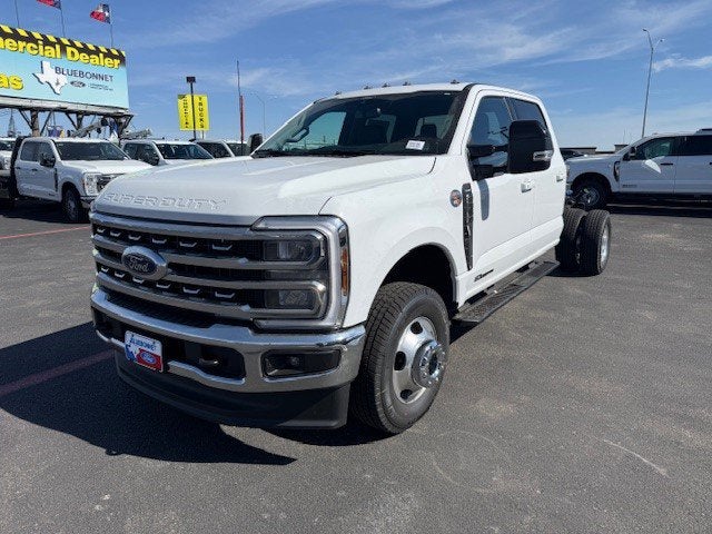 2026 Ford Super Duty F-350 DRW Chassis LARIAT
