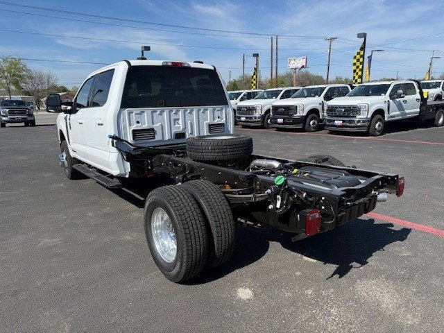 2026 Ford Super Duty F-350 DRW Chassis LARIAT