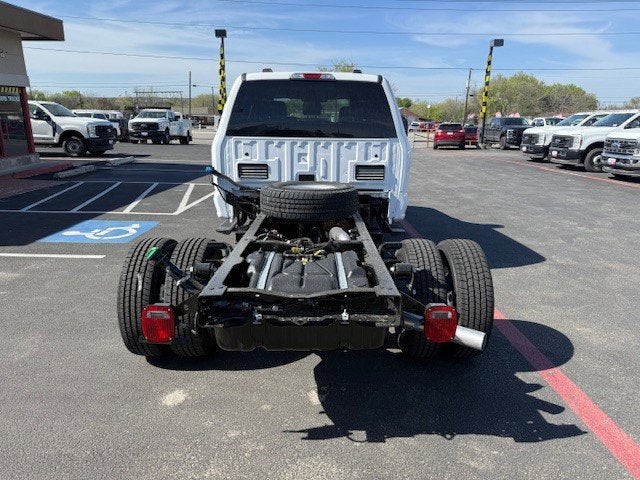 2026 Ford Super Duty F-350 DRW Chassis LARIAT