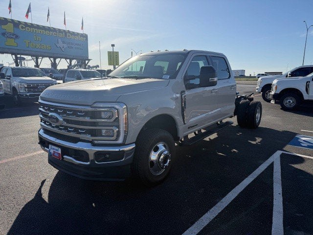 2026 Ford Super Duty F-350 DRW Chassis LARIAT
