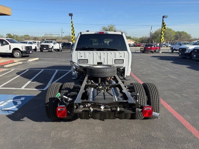 2026 Ford Super Duty F-350 DRW Chassis LARIAT