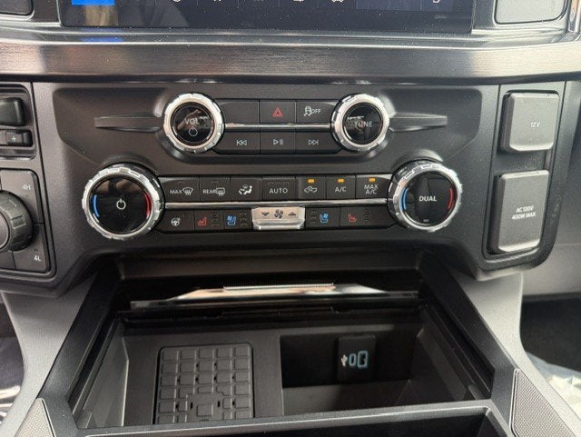 2027 Ford Super Duty F-350 DRW Chassis LARIAT