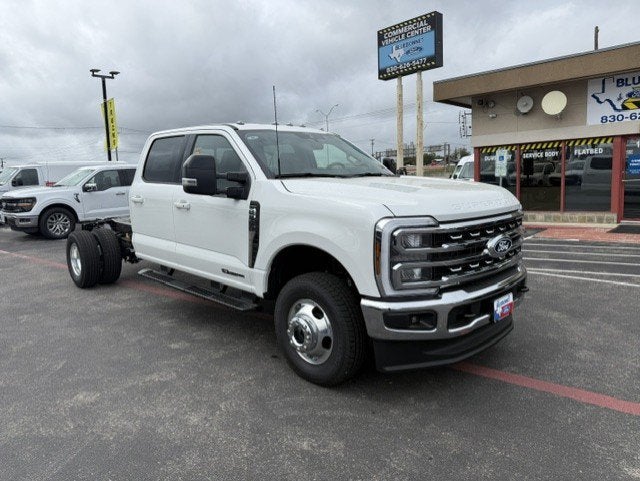 2027 Ford Super Duty F-350 DRW Chassis LARIAT