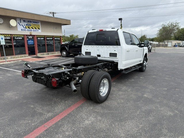 2027 Ford Super Duty F-350 DRW Chassis LARIAT