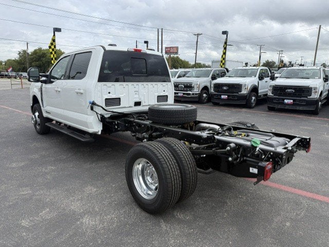 2027 Ford Super Duty F-350 DRW Chassis LARIAT