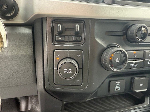 2026 Ford Super Duty F-350 DRW Flatbed XL