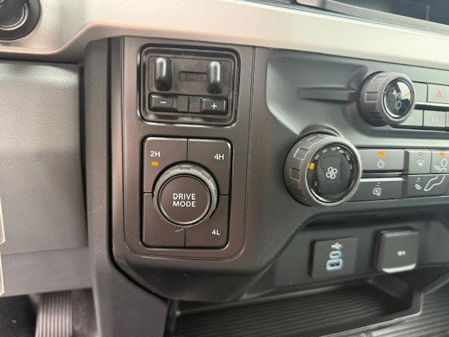 2026 Ford Super Duty F-350 DRW Flatbed XL