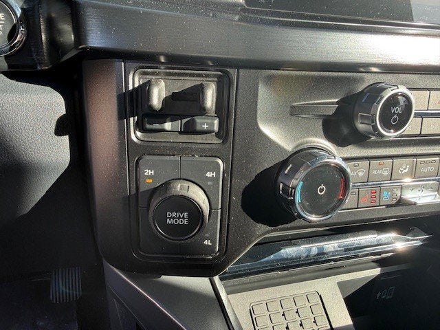 2026 Ford Super Duty F-350 DRW Chassis LARIAT