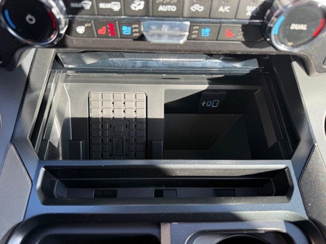 2026 Ford Super Duty F-350 DRW Chassis LARIAT