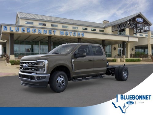 2026 Ford Super Duty F-350 DRW Chassis LARIAT
