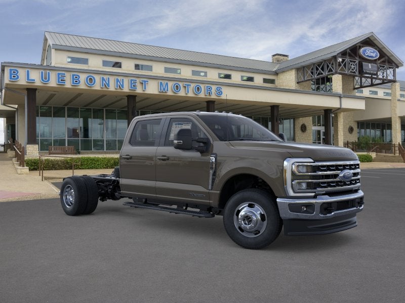 2026 Ford Super Duty F-350 DRW Chassis LARIAT