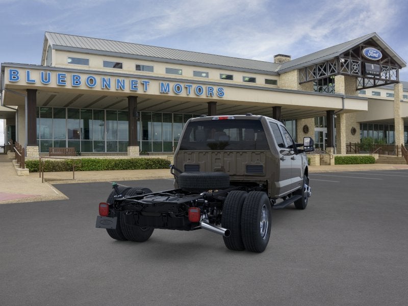 2026 Ford Super Duty F-350 DRW Chassis LARIAT