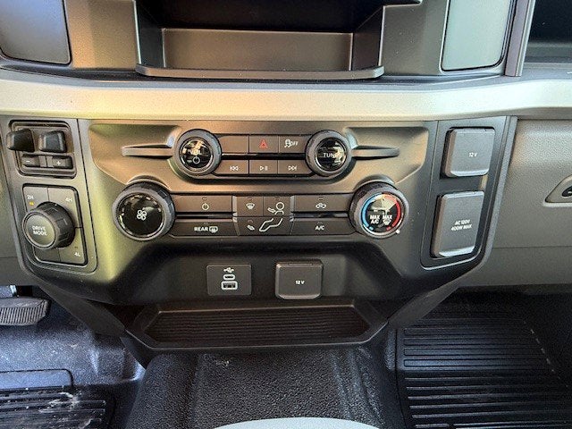 2026 Ford Super Duty F-350 DRW Flatbed XL