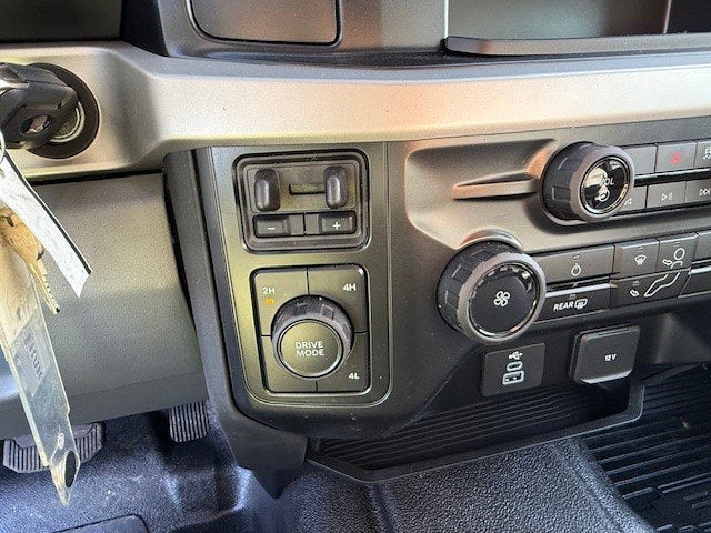 2026 Ford Super Duty F-350 DRW Flatbed XL