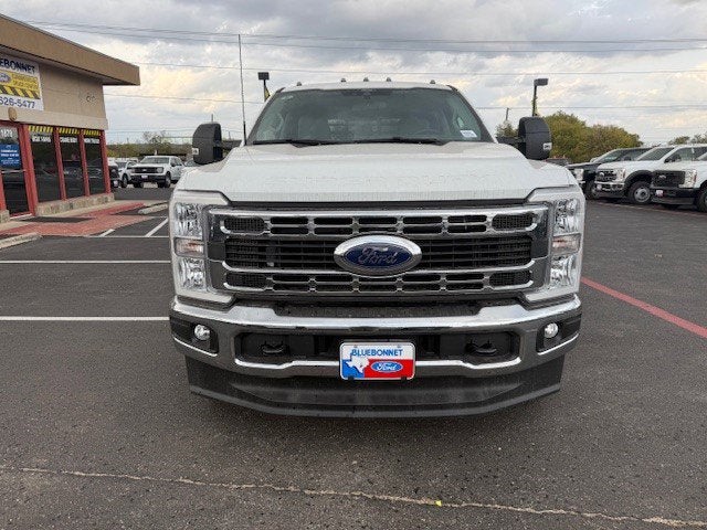 2025 Ford Super Duty F-350 DRW Flatbed XL