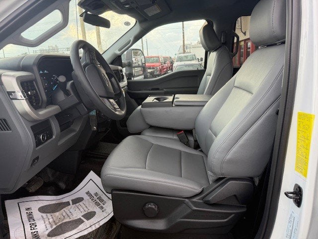 2025 Ford Super Duty F-350 DRW Flatbed XL