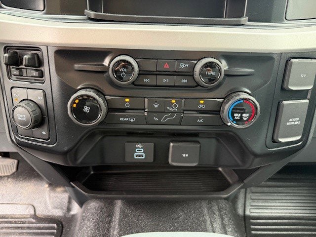 2026 Ford Super Duty F-350 DRW Flatbed XL