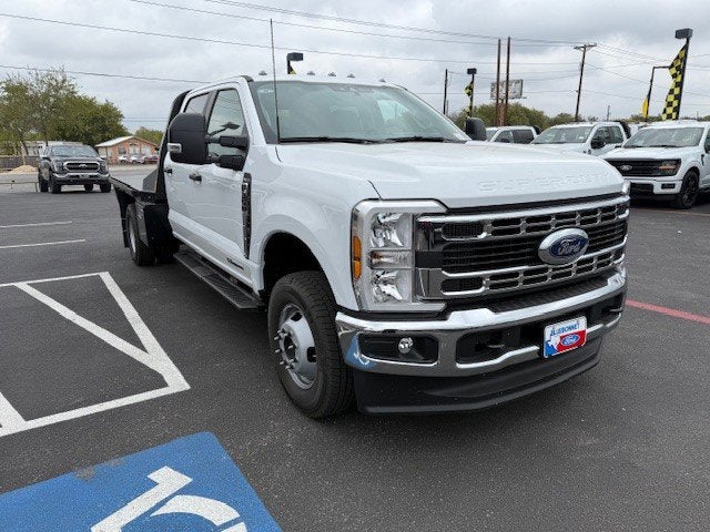 2026 Ford Super Duty F-350 DRW Flatbed XL
